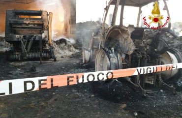 Incendio in una ditta agricola di Ortacesus