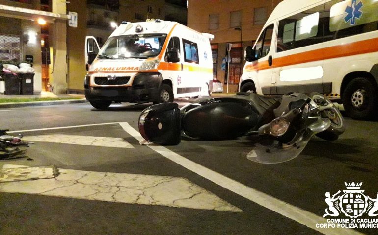 Incidente tra uno scooter e un'ambulanza a Cagliari. Interviene la Polizia Municipale