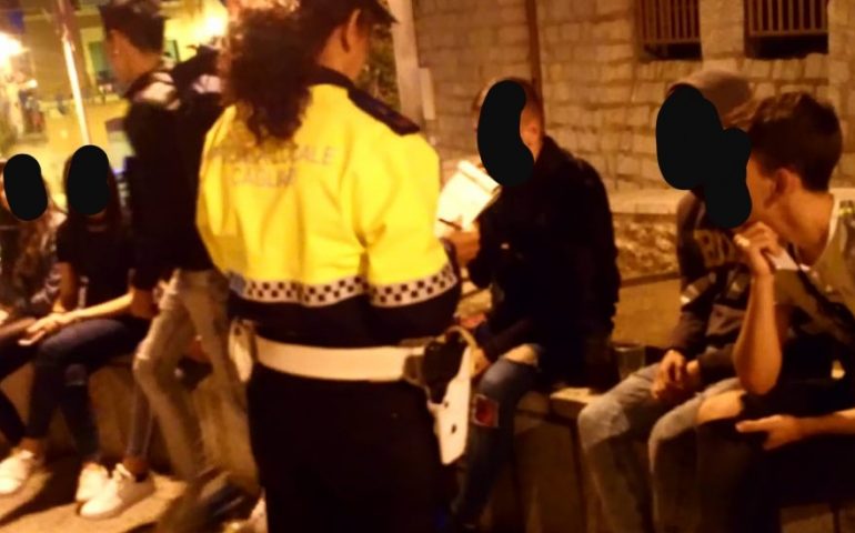 Raffica di controlli alla Marina: polizia e carabinieri in piazza Dettori, San Sepolcro e Sant’Eulalia