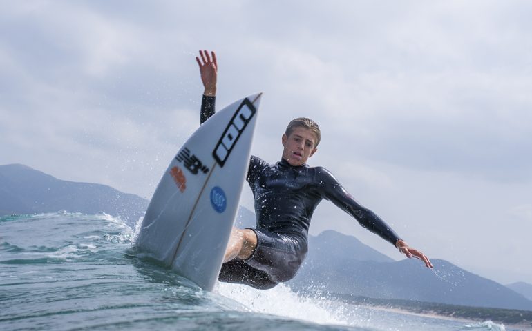 Matteo Calatri campione di surf under 18