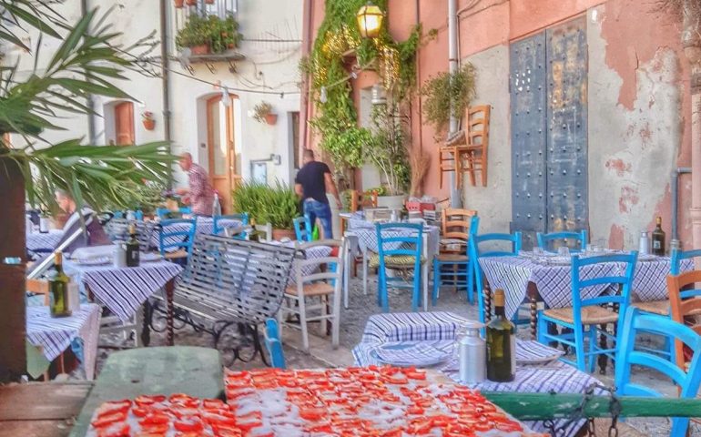 La foto. Sa pibadra in Castello: a Cagliari è tempo di pomodori secchi