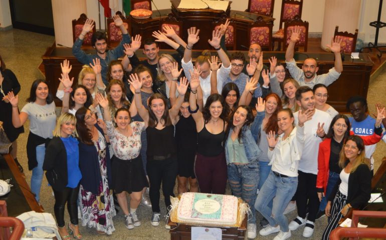 Quartu, la sala consiliare diventa multietnica: 30 giovani provenienti da 6 Paesi europei invadono il Comune