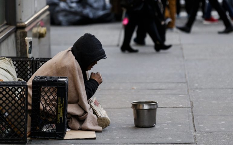 New York, 4 senzatetto uccisi a sprangate
