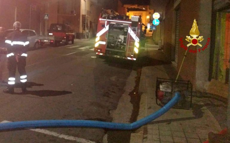 Perdita d’acqua in via Timavo. Si allaga il seminterrato di un edificio: intervengono i Vigili del fuoco