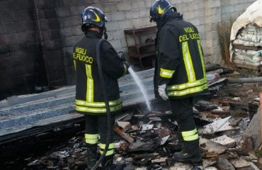 Vigili del fuoco intervengono a Ortacesus per un incendio in un terreno agricolo