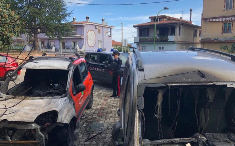 Ilbono, due auto date alle fiamme nella notte. I carabinieri seguonto la pista dolosa