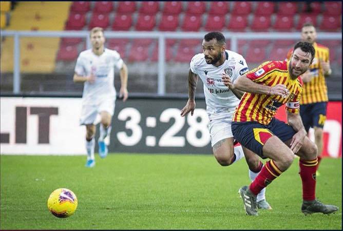 Lecce-Cagliari 2-2: rocambolesco pareggio al Via del Mare