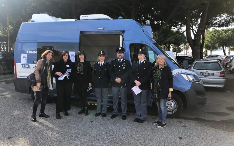 Il camper di Questo non è amore della Polizia di Cagliari