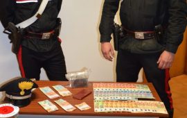 Quartu, senza patente né assicurazione gira in macchina con mezzo kg di droga: 20enne in manette