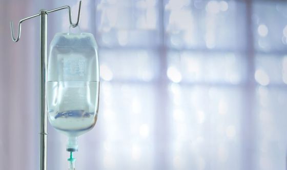 Alghero: non ci sono abbastanza flebo per una donna col morbo di Crohn. “Vediamo mia madre morire di fame”