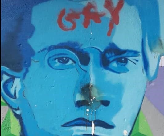 gramsci gay vandalizzato murale a Bari