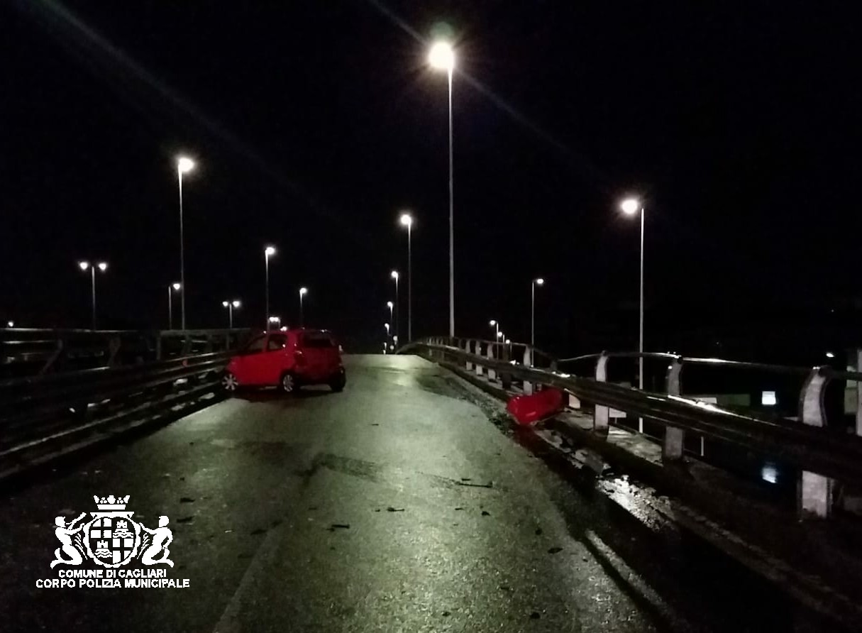 Cagliari, incidente nella notte sull'asse mediano Cagliari ...