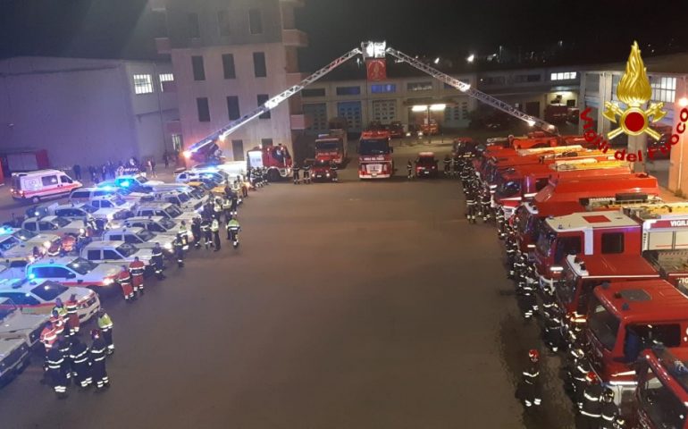 Cagliari, il toccante omaggio dei Vigili del Fuoco per i colleghi morti ad Alessandria