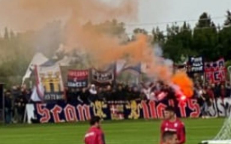 Tifosi in festa ad Asseminello prima di Cagliari-Fiorentina