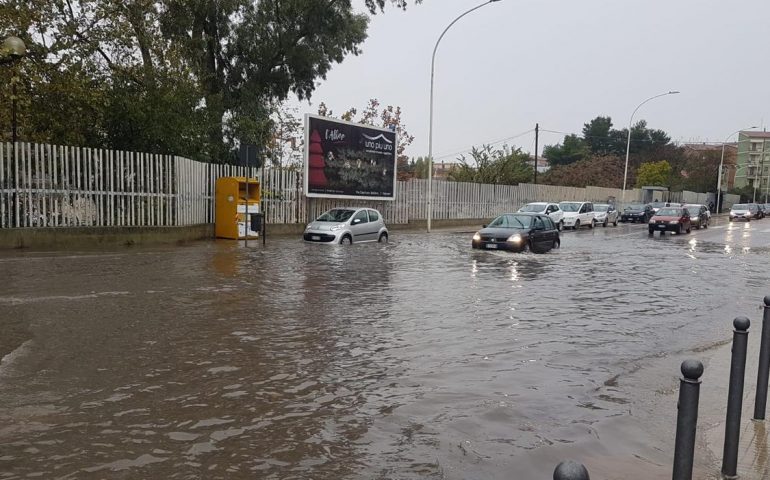 Sassari, esonda il Rio Calamasciu: il maltempo mette in ginocchio il nord dell’Isola tra incidenti, allarmi e disagi