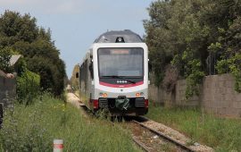 Il treno tra Sassari e Alghero all'altezza di Olmedo - Foto di Gianni Careddu