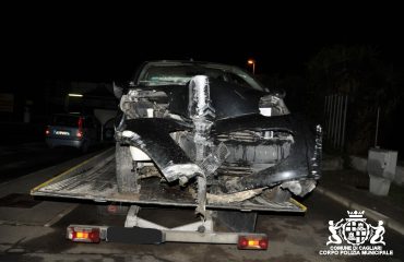 Viale Marconi: ubriaco si schianta contro un palo