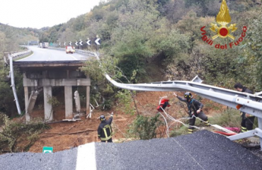 Foto da Twitter, Vigili del Fuoco di Savona