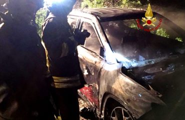 Incendio di un'auto a Sestu