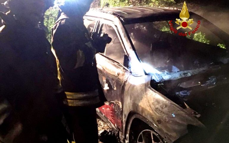 Incendio di un'auto a Sestu