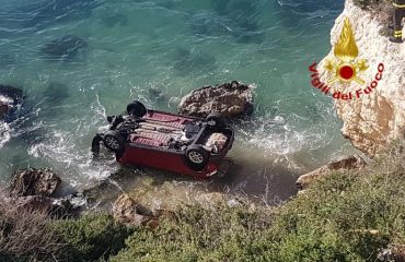 Auto precipita in mare a Sant'Elia