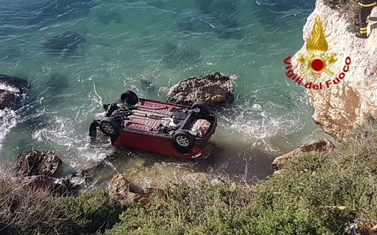 Auto precipita in mare a Sant'Elia