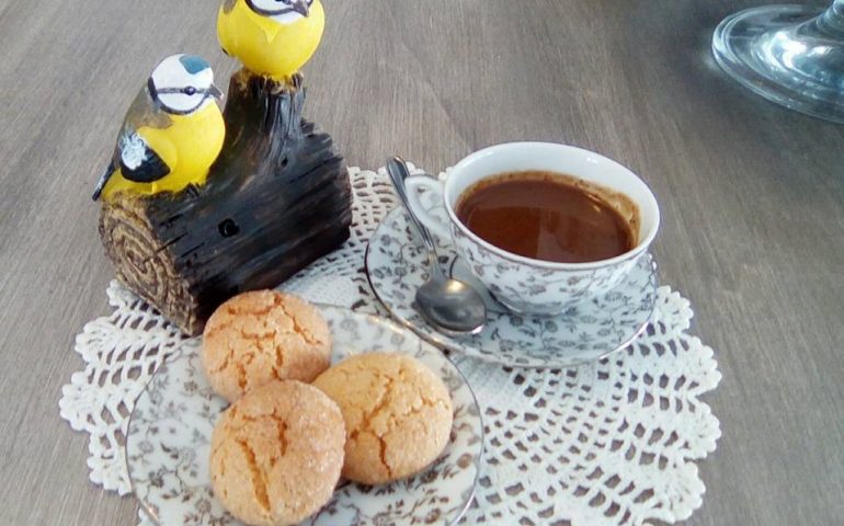 Caffè de mendula preparato al bar 