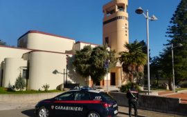 I carabinieri davanti alla Chiesa di Villacidro