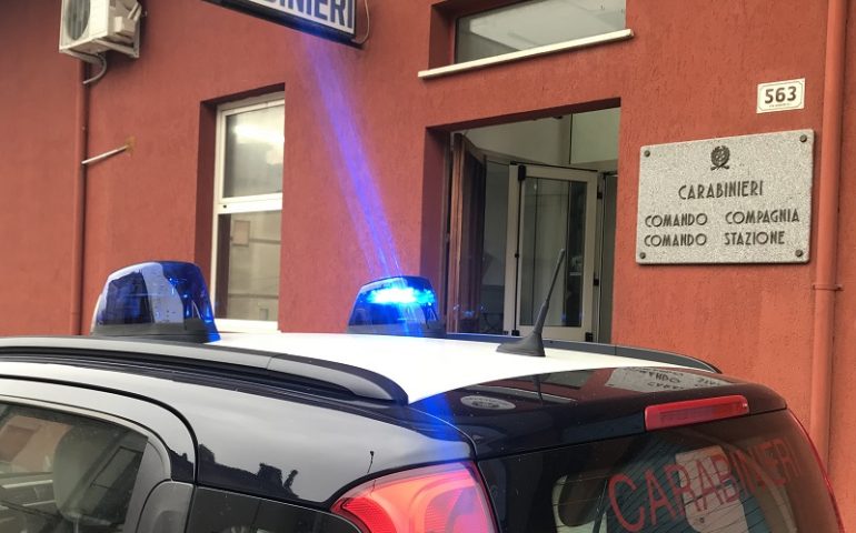 Comprano un iPhone e un forno con le generalità di una donna di Gairo: denunciati due coniugi