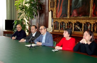 Cagliari: in Municipio un albero e un Presepe