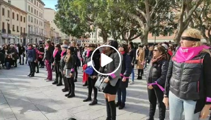 Il flash mob di questa mattina in piazza Garibaldi