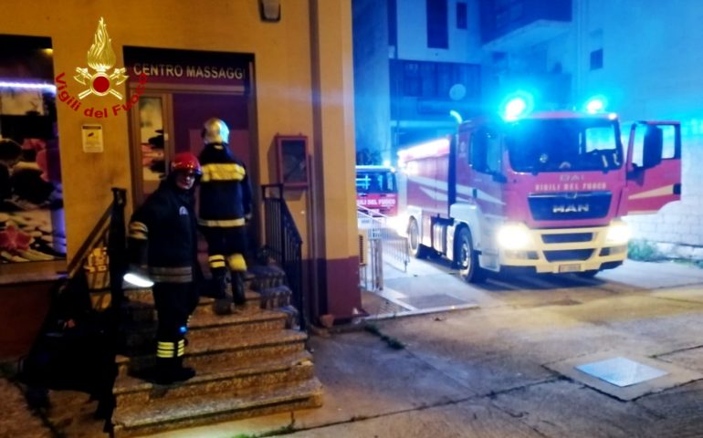 Cagliari, incendio nella serata di Santo Stefano. A fuoco un ristorante di via Calamattia