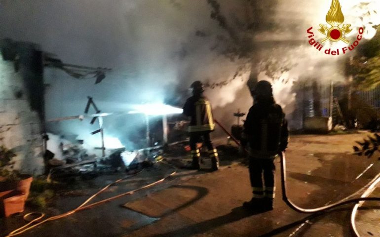Capoterra: in fiamme un’abitazione e il garage, fortunatamente nessuna persona coinvolta