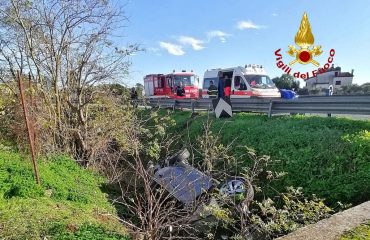 Decimomannu: rocambolesco incidente sulla 130