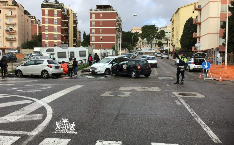 Cagliari: incidente tra via Corsica e via Curie, tre auto coinvolte, una persona ferita