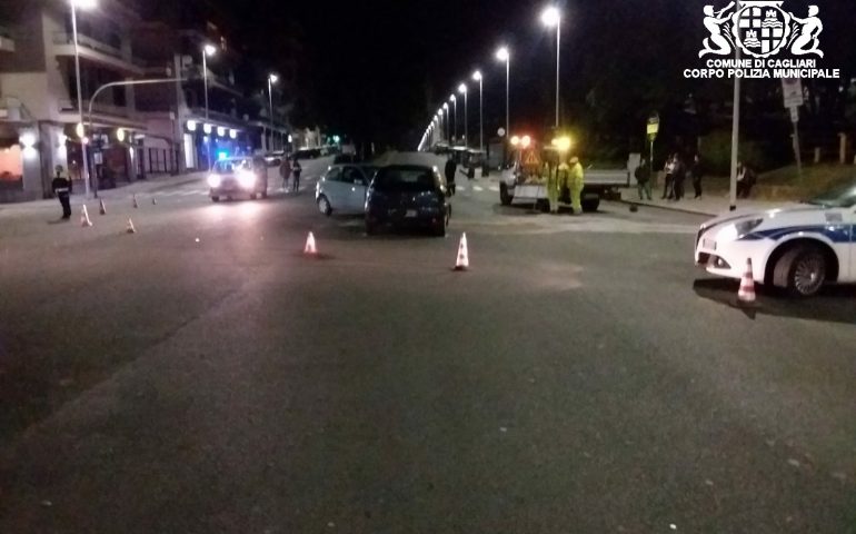 Cagliari: due auto si sono scontrate in via Scano, coinvolti 3 bambini