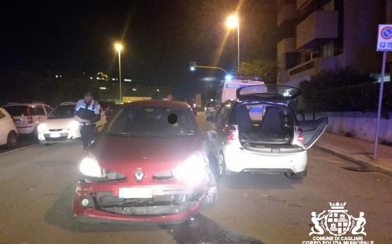 Incidente in via Stampa a Cagliari: donna ubriaca alla guida