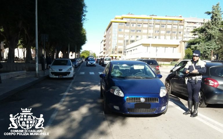 Cagliari, piazza Giovanni: ferita una donna investita sulle strisce, trasportata al Marino