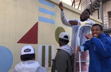 9 giovani immigrati realizzano un murale a Cagliari
