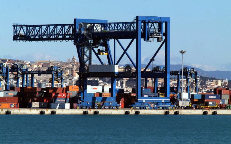 Porto Canale di Cagliari: sequestrato container con rifiuti plastici non autorizzati, diretto in Turchia