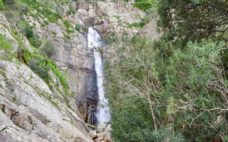 La foto: Sa Spendula, la cascata di Villacidro, alimentata dalle piogge è ancora più bella