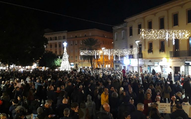 La fotonotizia: piazza Garibaldi si riempie di Sardine, Cagliari risponde all’appello