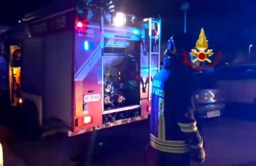 Vigili del fuoco intervengono a Cagliari per un ascensore in fiamme a Sant'Elia