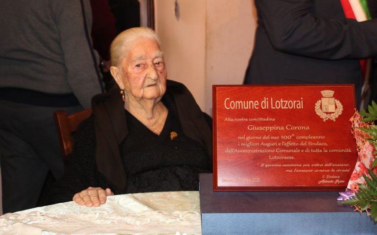 Lotzorai, la comunità in festa per i cento anni di Giuseppina Corona