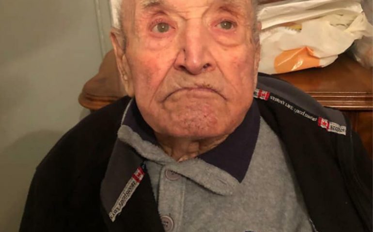 Auguri Arturo, il nonnino di Oristano compie 105 anni