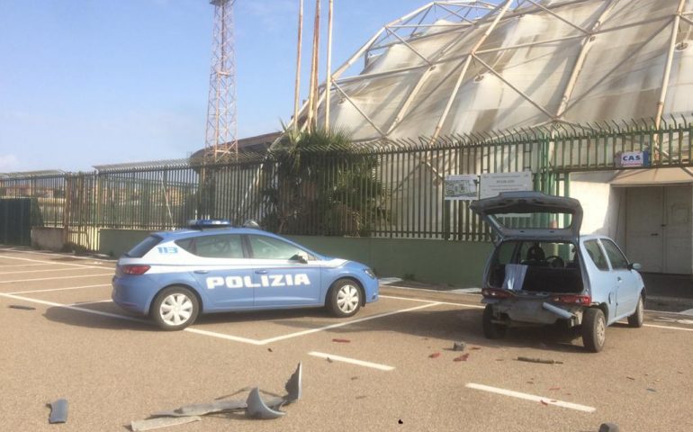 Attentato a Sant’Elia: bomba carta contro l’auto del titolare di una palestra