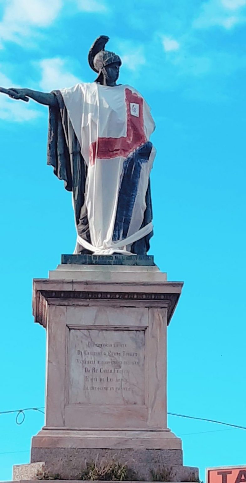 La foto. Carlo Felice festeggia i 100 anni del Cagliari Cagliari