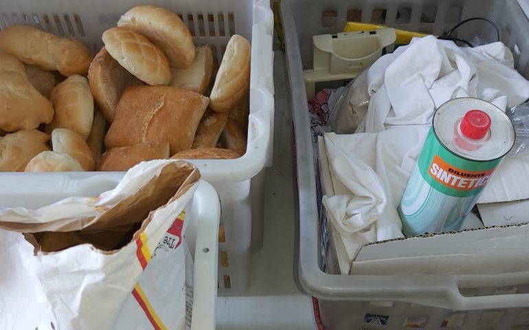 Trasportava pane destinato alla vendita insieme a diluenti, chiuso il forno