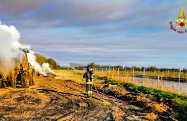 Incendio di un capannone agricolo ad Arborea