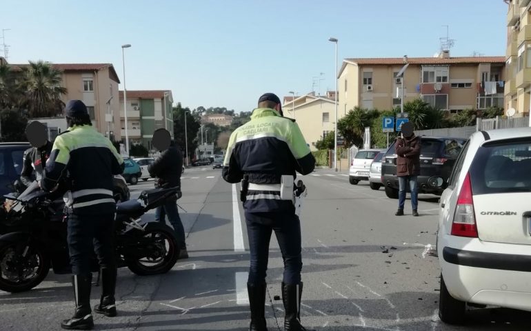 Cagliari: incidente in via dei Donoratico, un’auto e due moto coinvolte, un centauro all’ospedale
